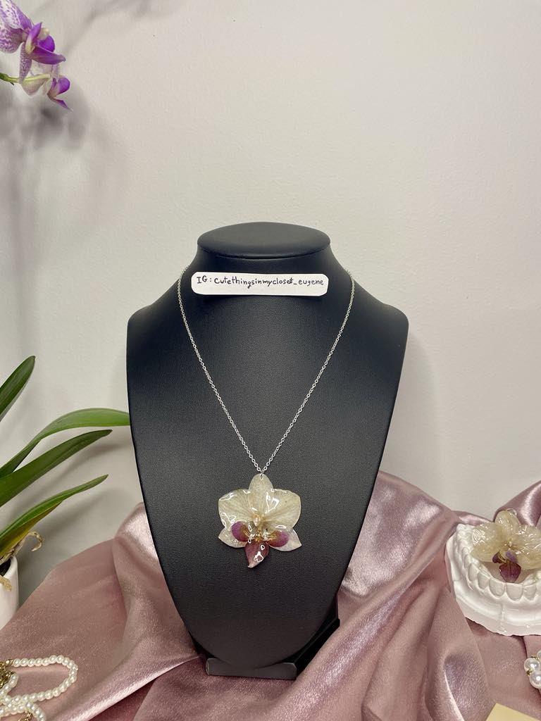 natural color real orchid necklace