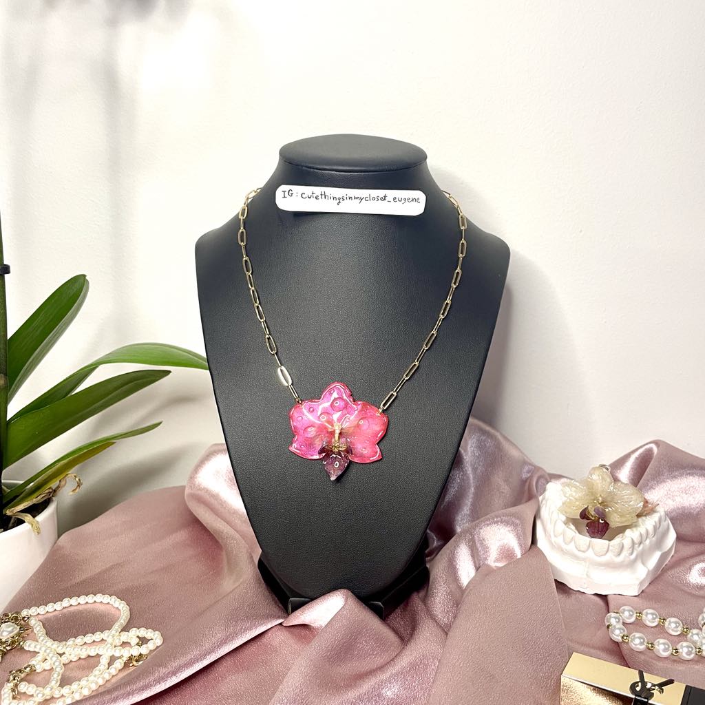 pink raspberry with water drops 💧 chain orchid necklace