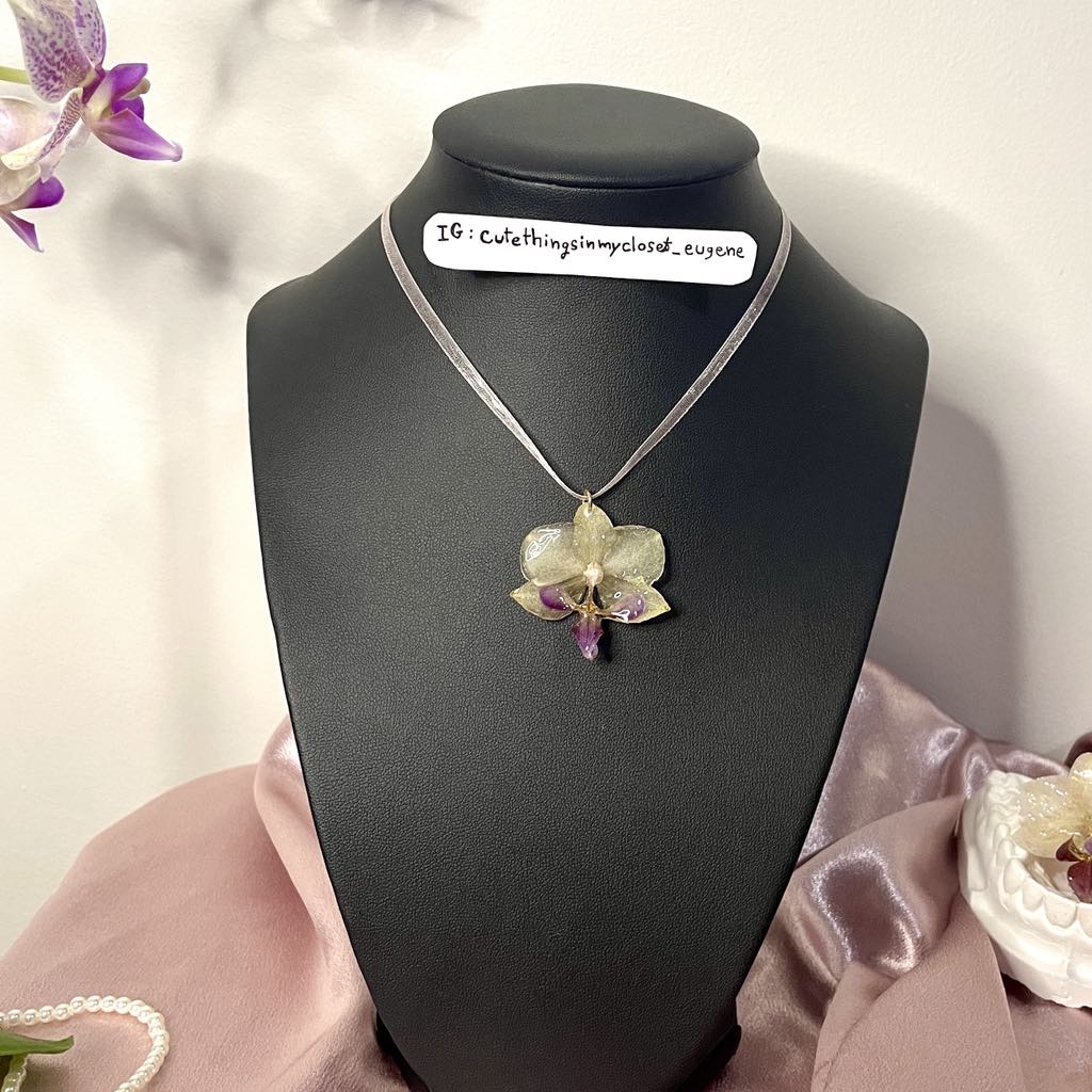 tiny orchid ribbon choker pink