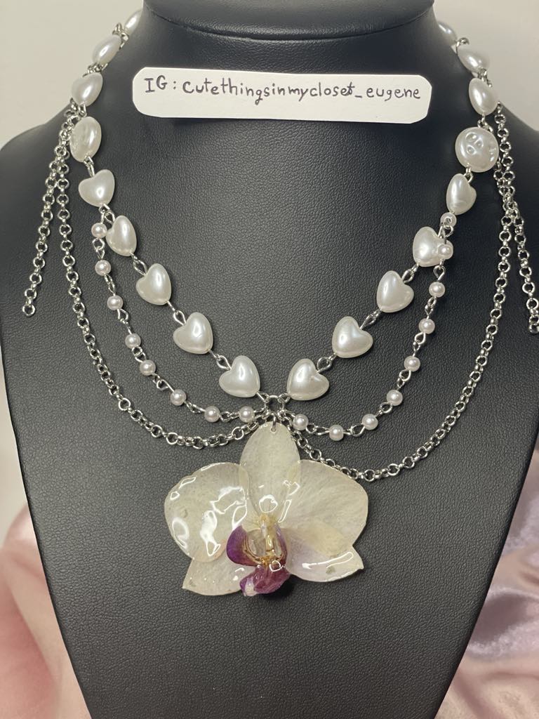 natural orchid color with simulated heart pearl