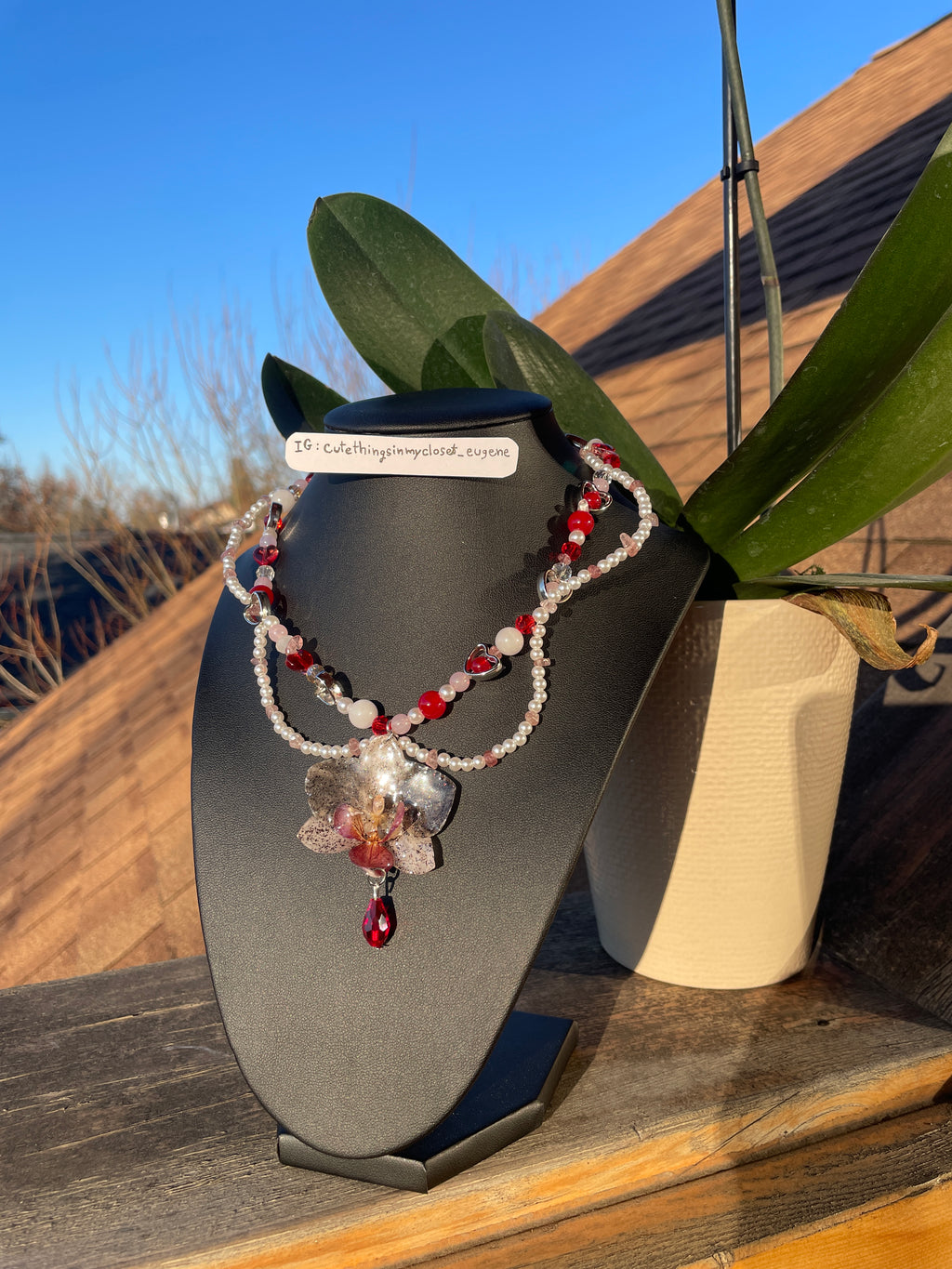 Glitter real orchid with bead necklace