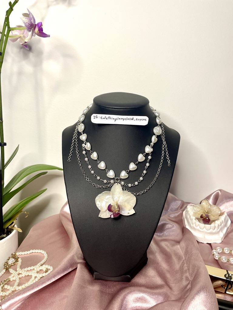 natural orchid color with simulated heart pearl