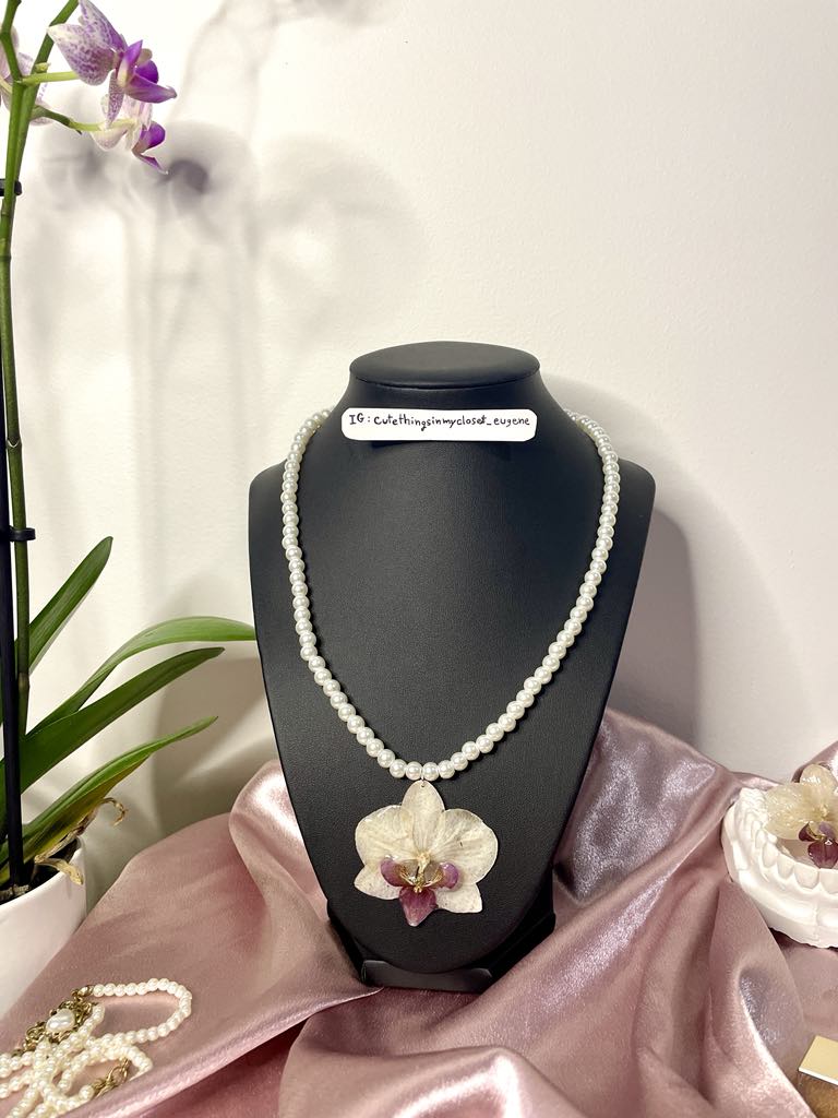 natural color orchid with simulated white pearl